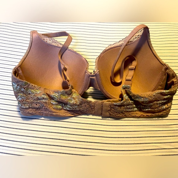 Good condition. Never used. Push up lace trim bra - Picture 3 of 5
